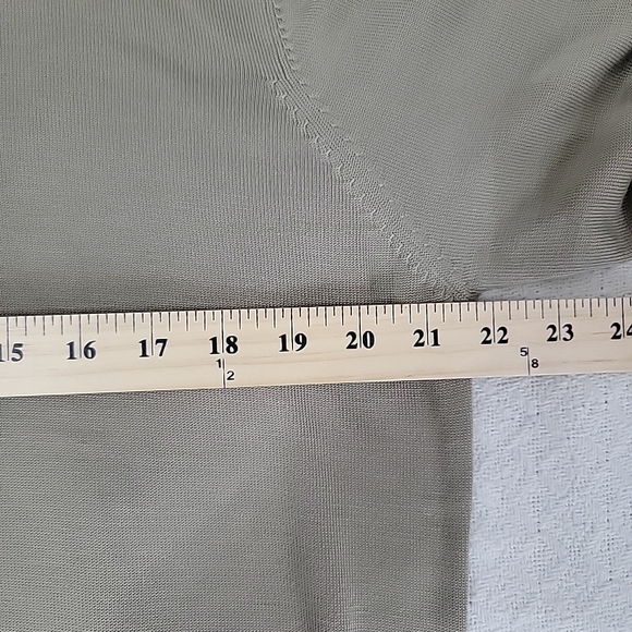 St. John's Bay Men's Pullover Sweater Size M Olive Green 100% Silk Long Sleeve - Picture 4 of 8